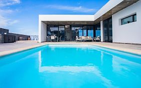 Eslanzarote Villa Tony, heated pool, jacuzzi